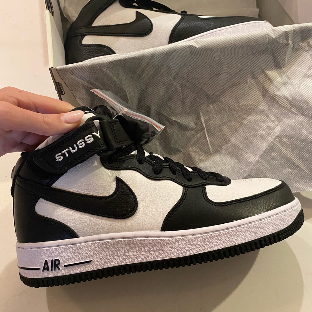 NWT Nike Air Force 1 Stussy 07’ Mid Sneakers